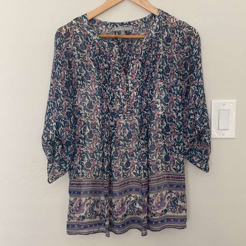 Pleated detail 3/4 sleeve blouse size small